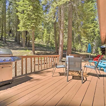 Truckee Cabin With Wraparound Deck And Pool Access